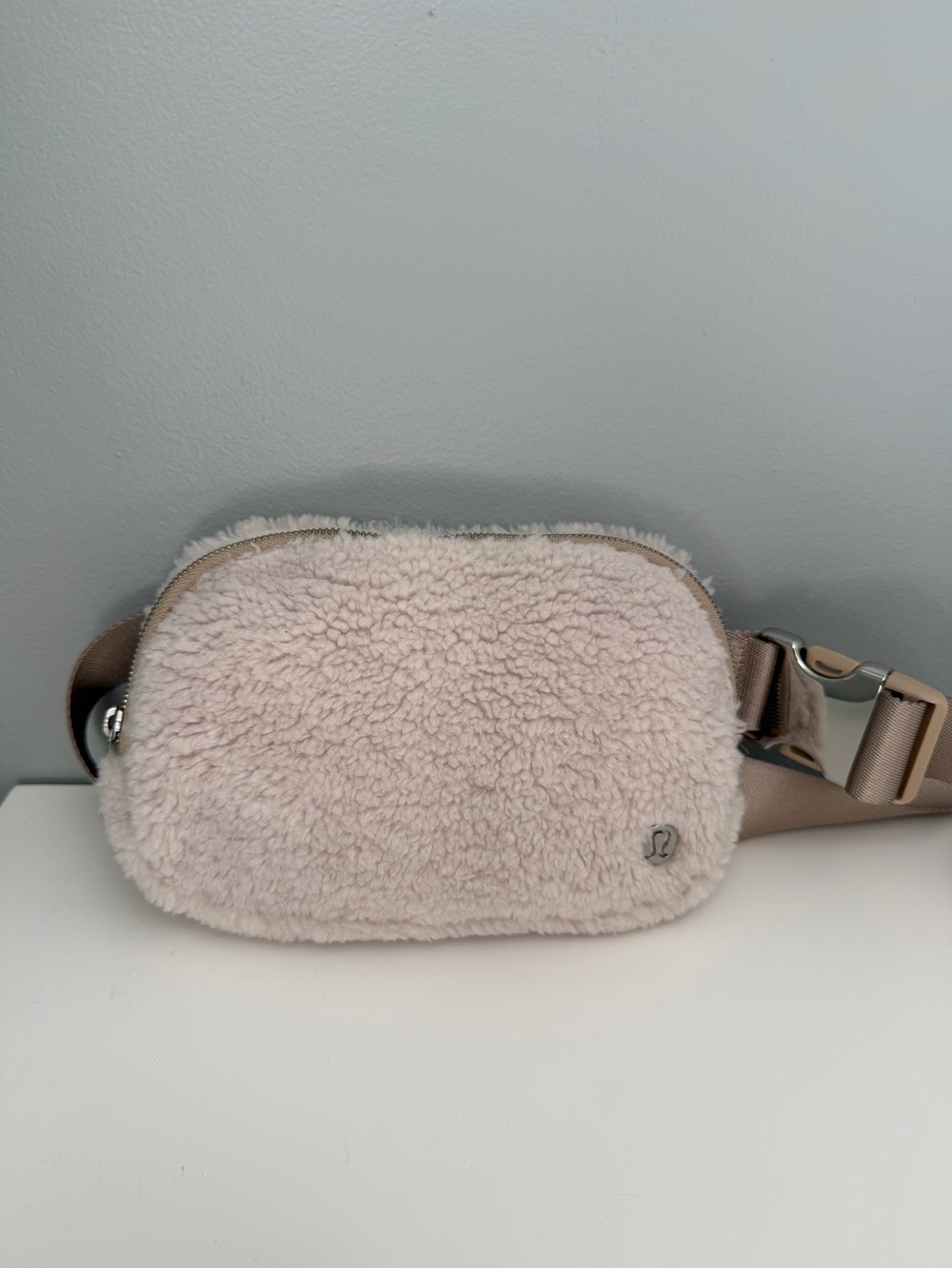 lululemon Everywhere Belt Bag 1L *Plush Fleece Beige